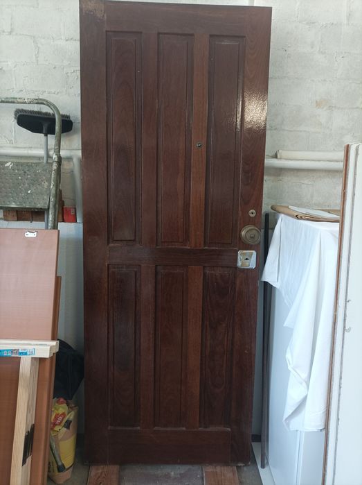 Porta em Madeira Maciça