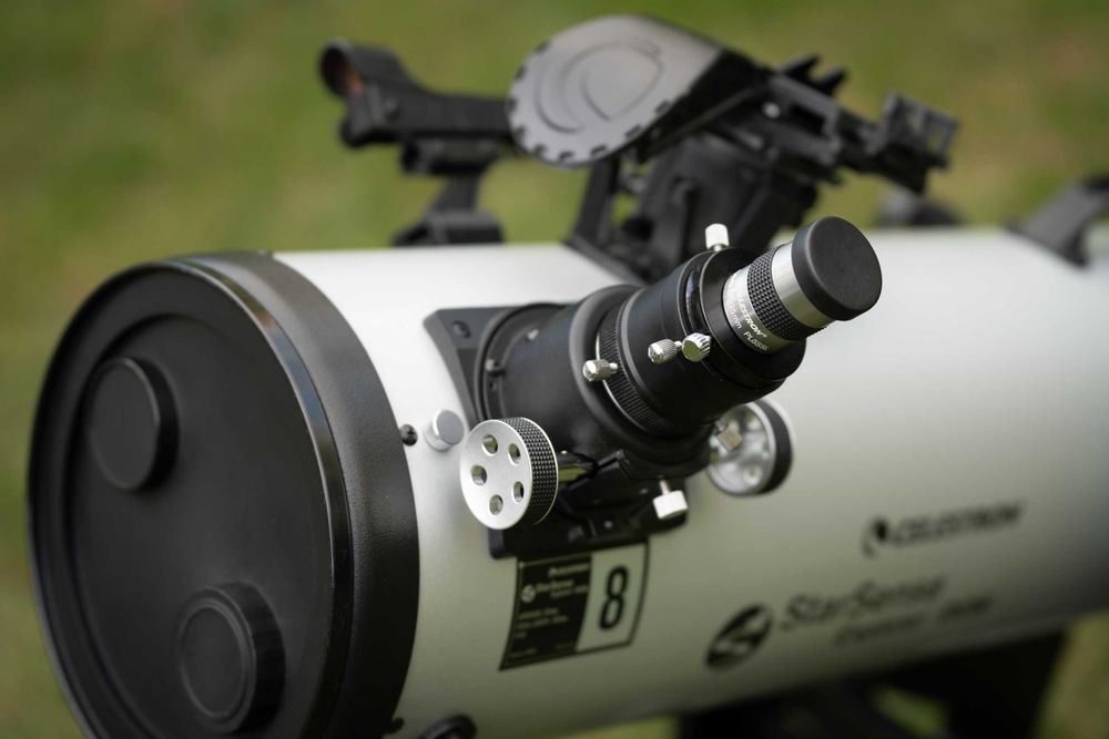 Teleskop Celestron z systemem StarSense Explorer DX 8" Dobson
