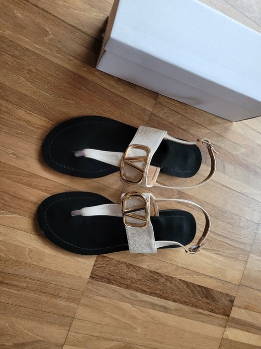 Sandały damskie beżowe rozmiar.38 płaski obcas