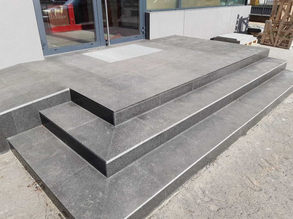 GRANIT G695 Black Andesit | ANTYPOŚLIZGOWA płyta kamienna | 60x60x2cm