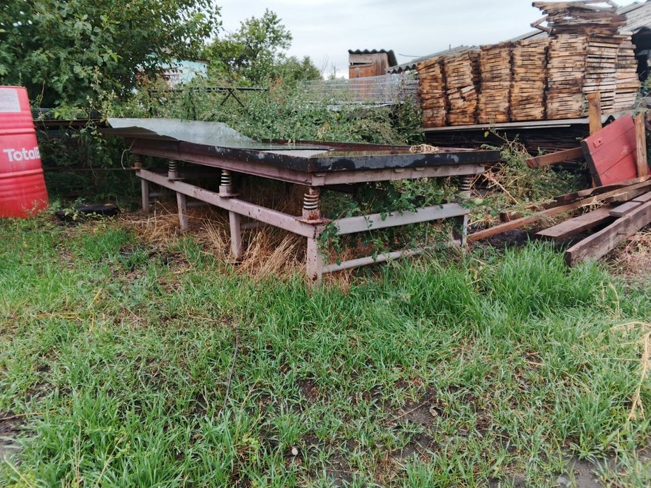 Продам вибростол без двигателя