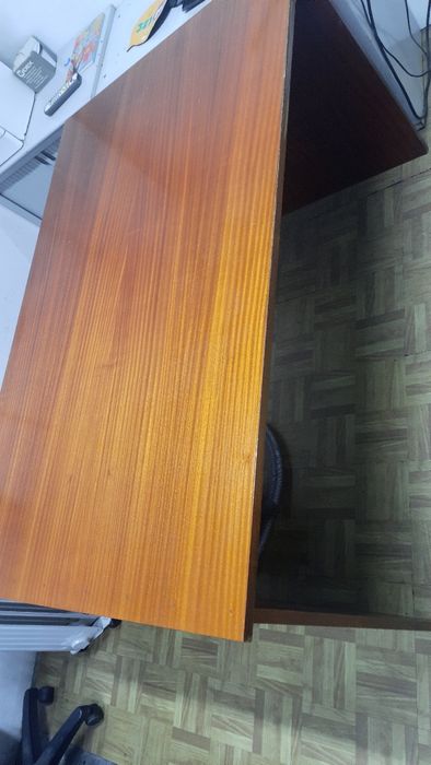 Large and Sturdy Desk...64861391828865122