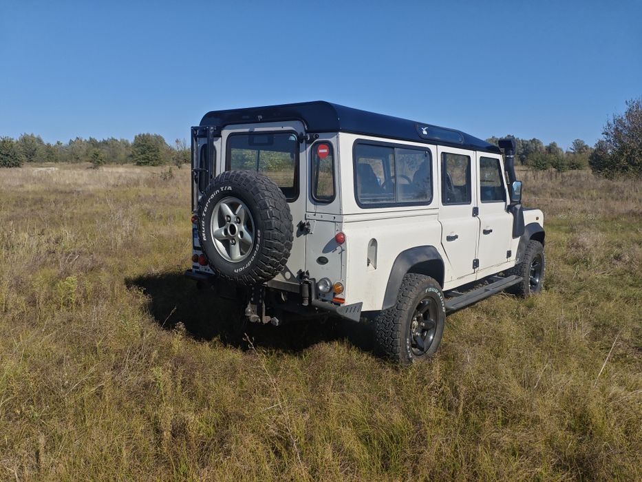 Land rover defender td5 2005 рік 9 місць