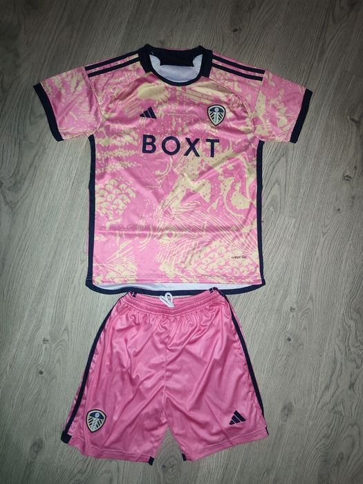 Нова adidas футбольна форма костюм