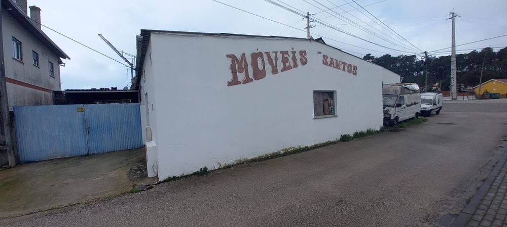 Vende se prédio urbano