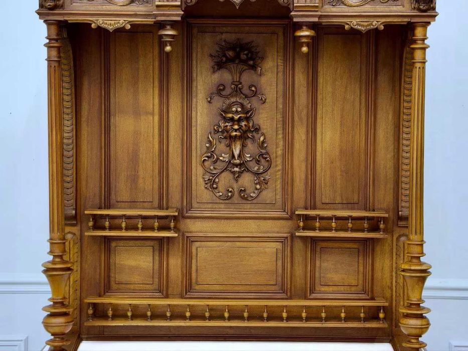 Антикварний поставець у стилі Неоренесанс