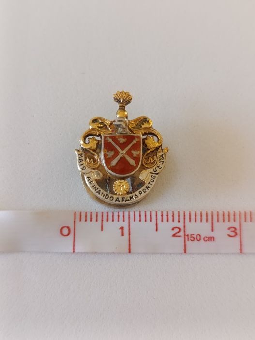 Antigo pin de lapela com brasão de armas "EPA"