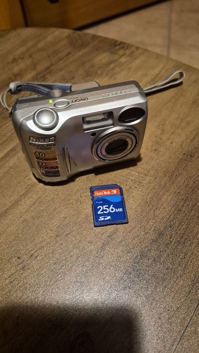 Ретро фотоапарат Nikon Coolpix 4600 (Вінтажна мильничка Y2K) + Карта SD