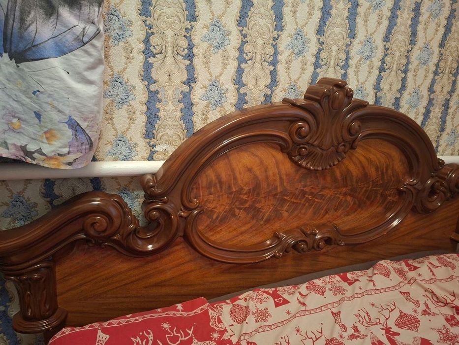 Спальная кровать