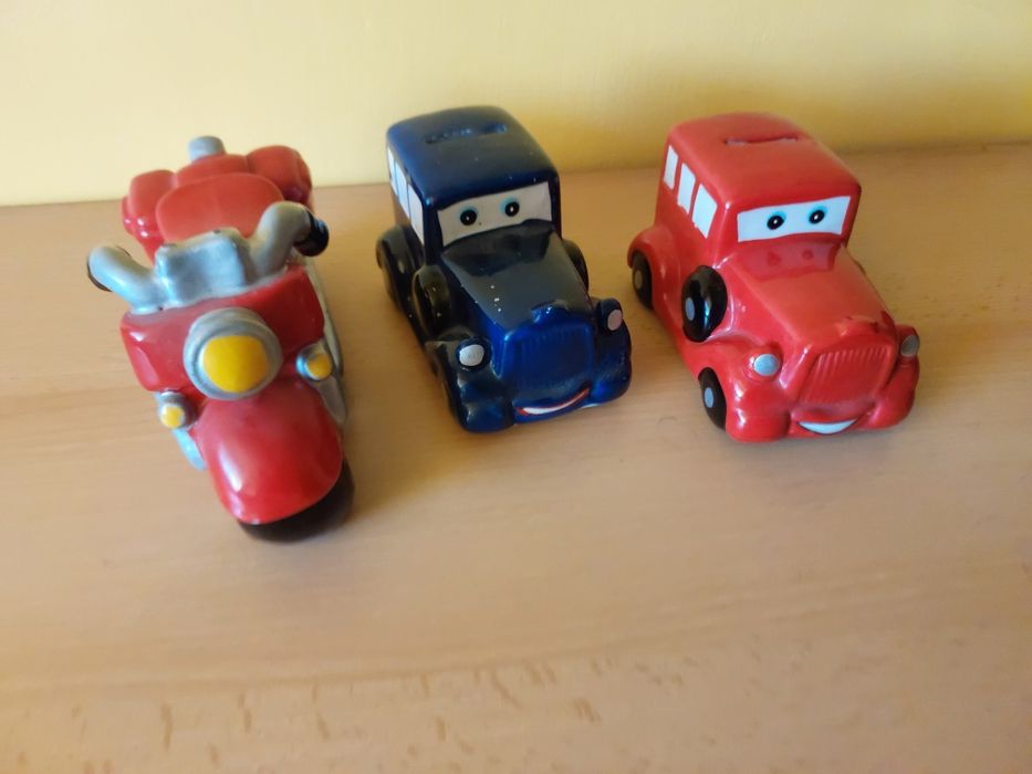 1 autko -Zygzak  McQueen  autka porcelanowe motor skarbonka