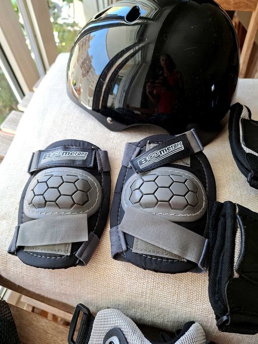 Capacete e protecçao de joelhos, cotovelos e maos