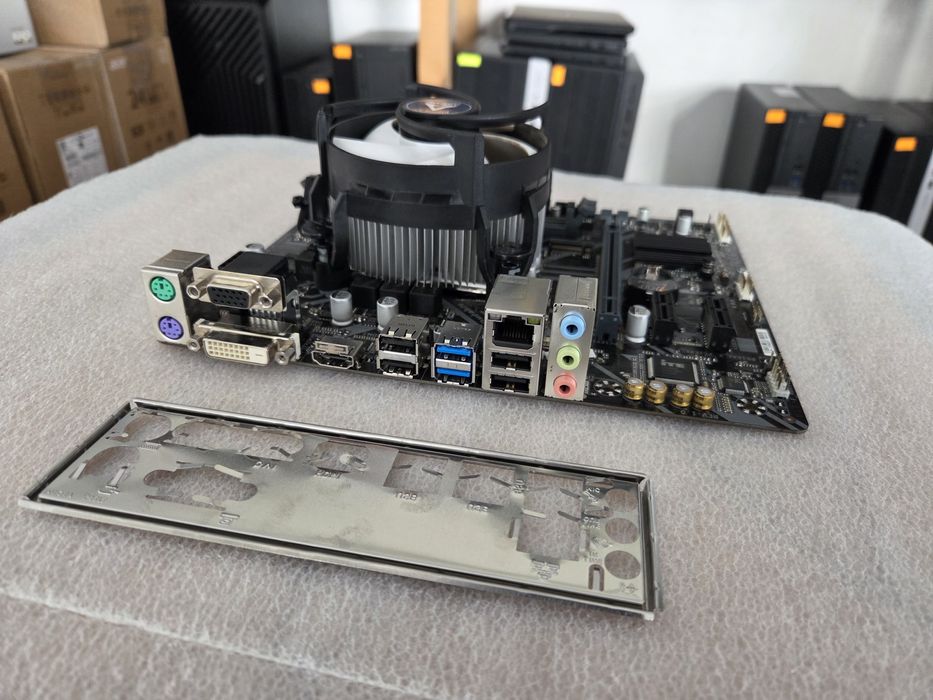 Комплект s1151 Gigabyte H310M S2H 2.0 + i3-8100 материнка і процесор