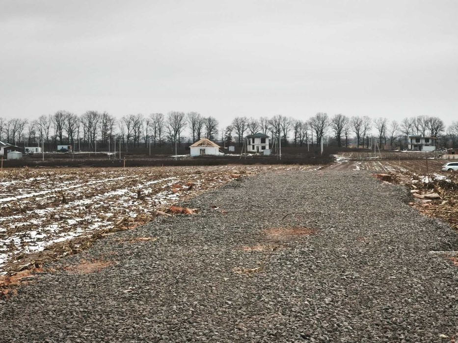 Продам ділянку 5 соток з підключеним світлом 10 кВт.