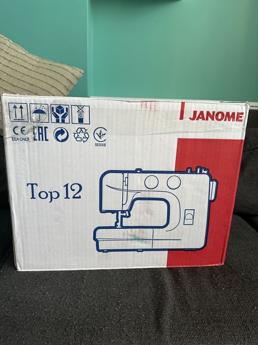 Швейна машина Janome Top 12