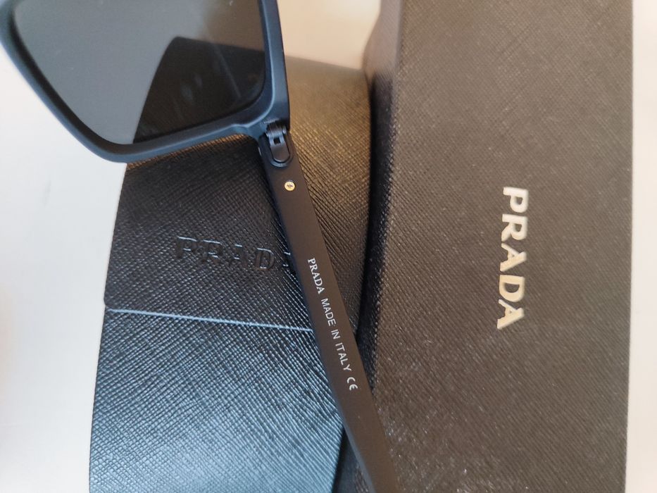 Prada окуляри Прада Италия