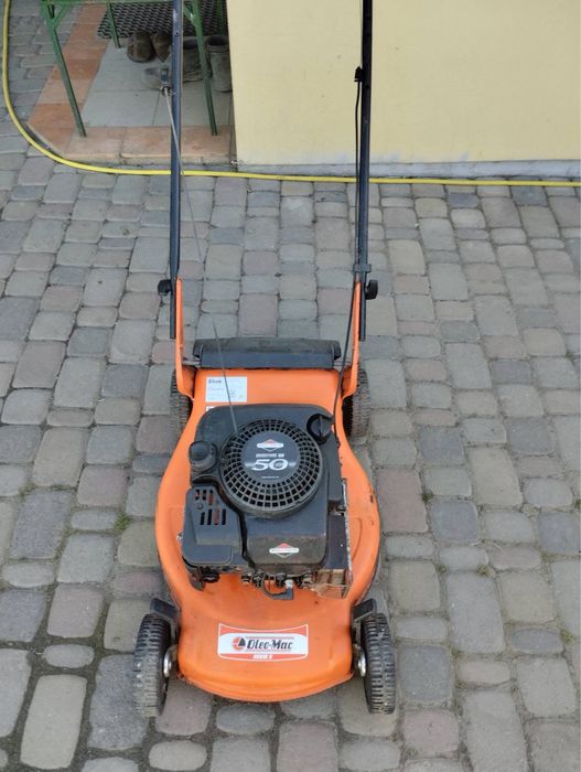 Бензинові газонокосарки Oleo-Mac (двигун Briggs & Stratton 50) і самохідна MTD 46 SPO