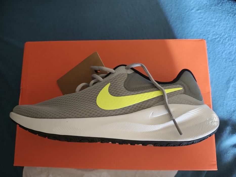 Buty NIKE Revolution 7