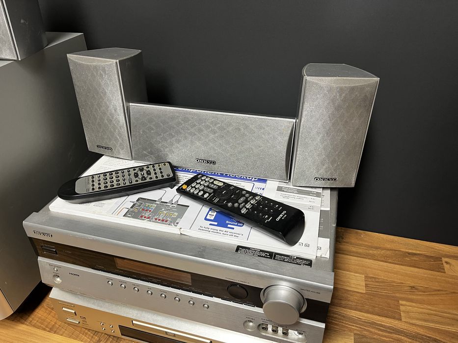 Zestaw Onkyo 5.1 kino domowe - amplituner TX-SR307 , DVD DV-SP500