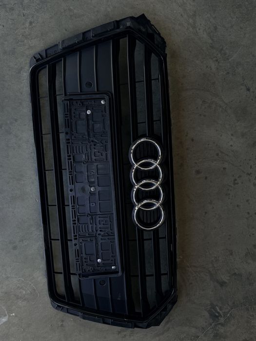 Решітка  бампера Audi A6 b9