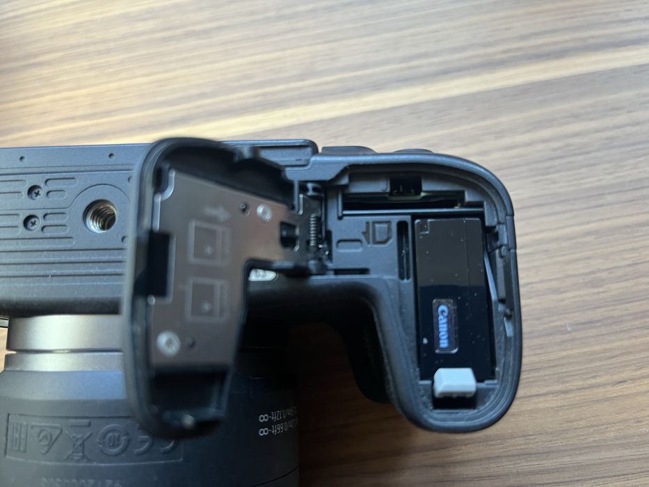 Canon EPS RP como nova com lente 24-105 (posso vender só o corpo)