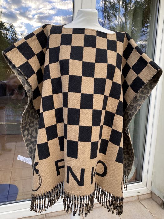Pinko piekne nowe ponczo
