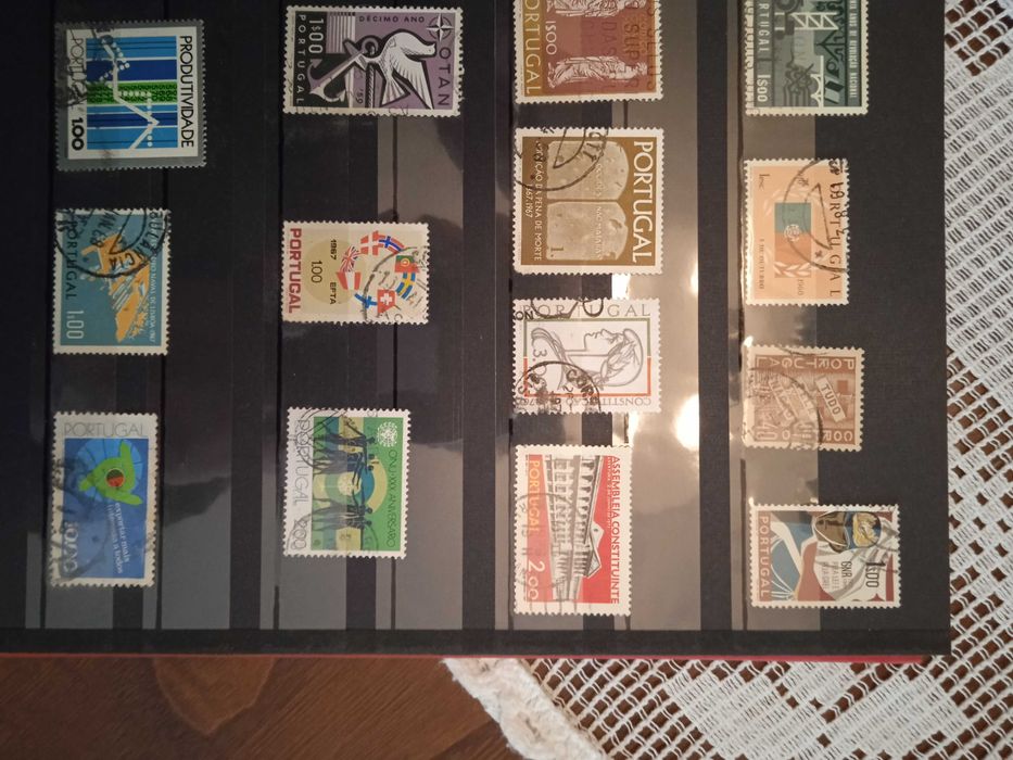 Coleção de selos dos anos 80