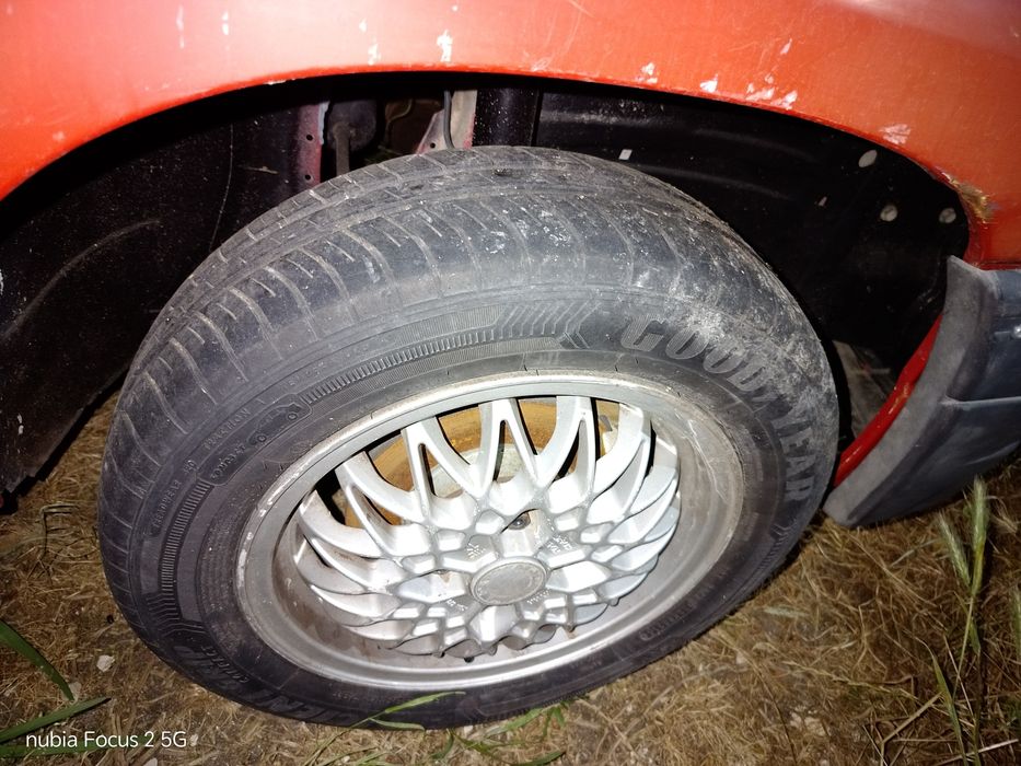 Jantes especiais  com peneus 165.65.14  ainda muito bons. 4x100  jantes de Opel corsaA