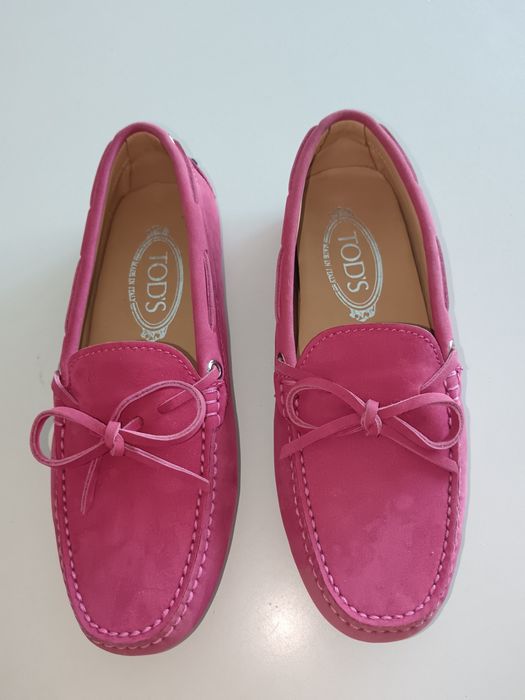 Różowe skórzane mokasyny