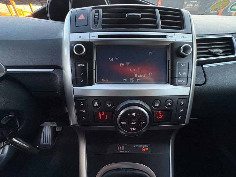 Toyota Verso 2014 року, 1.6 дизель 82 кВт, на гарній комплектації!