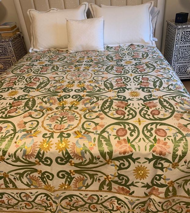 Colcha de Castelo Branco em Linho Bordado a Seda Natural 2,16 X 2,60