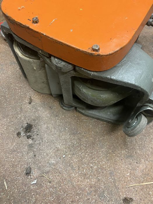 Cykliniarka do parkitu