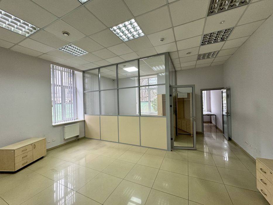 Окремо Стояча Будівля 1 100 (м2) в ЦЕНТРІ