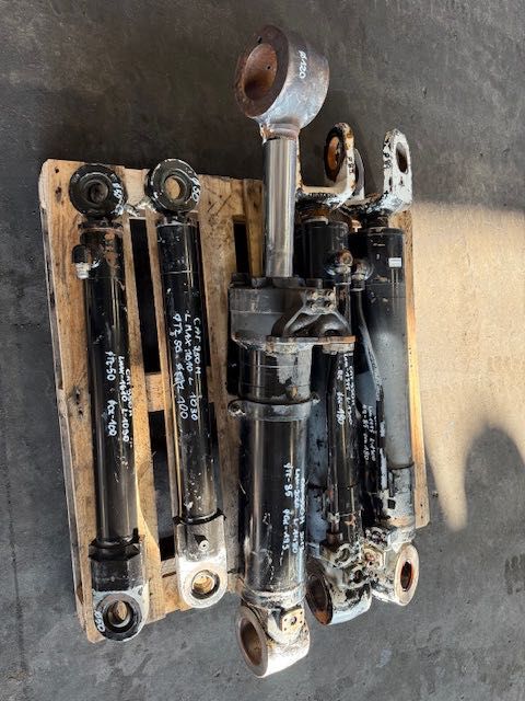 Ładowarka CAT 950 m komplet siłowników używanych