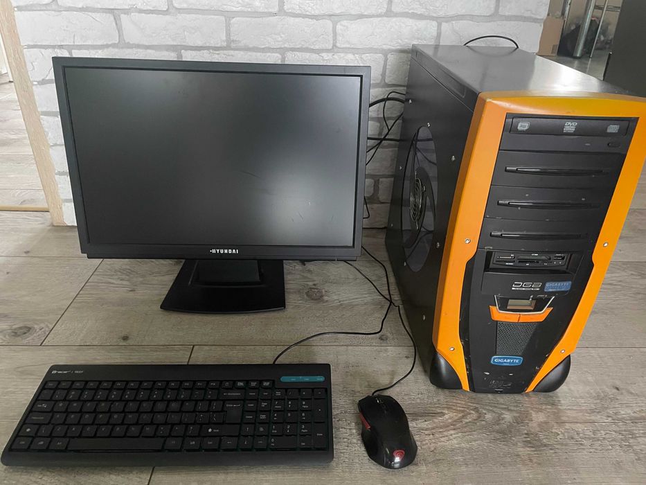 Komputer stacjonarny + monitor + drukarka