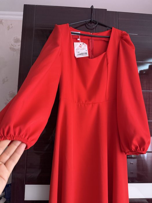 Продам нову червону сукню М