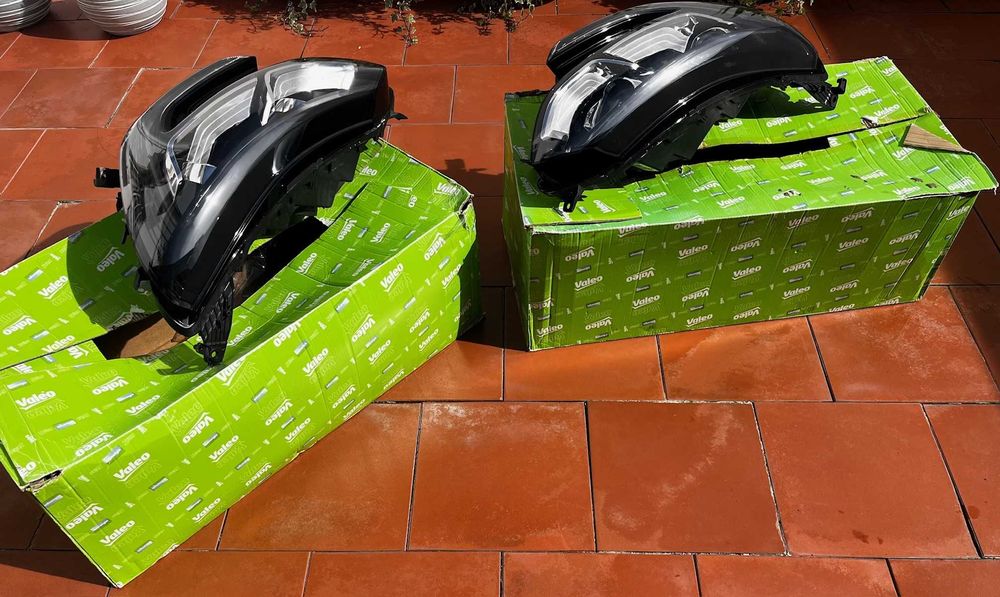 FARÓIS RENAULT MEGANE IV (15-20) - VALEO LED H7 LHD (Par) / NOVOS