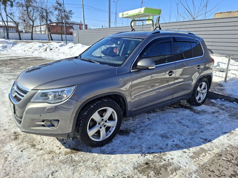 Volkswagen Tiguan 2010 автомат бензин 2.0