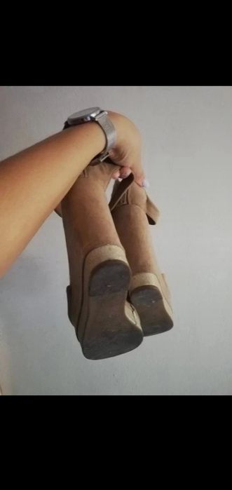 Sapatos salto alto de cunha