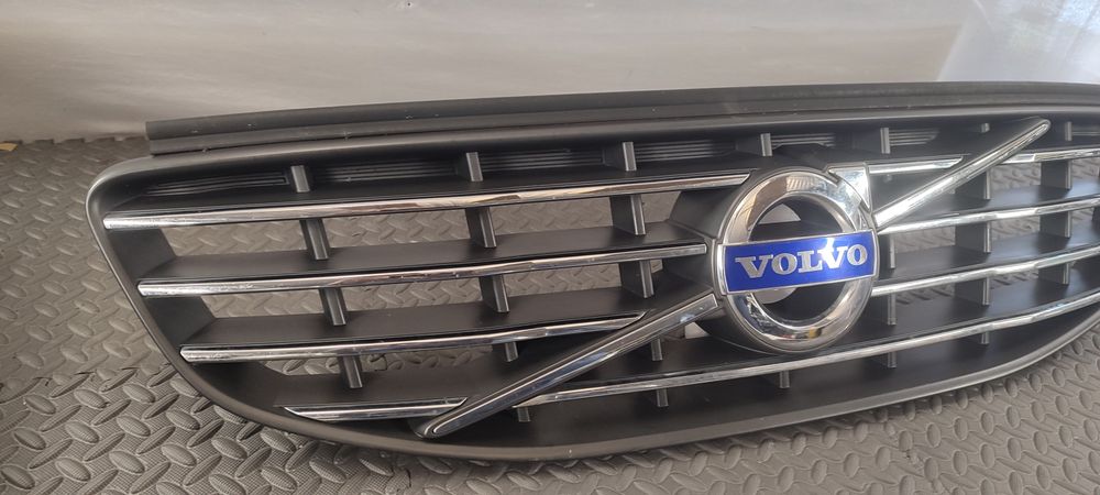 Grill Atrapa Przód Volvo XC60 I Lift 13r-17r Oryginał