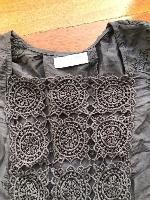 Vestido com aplicações bordadas Odd Molly