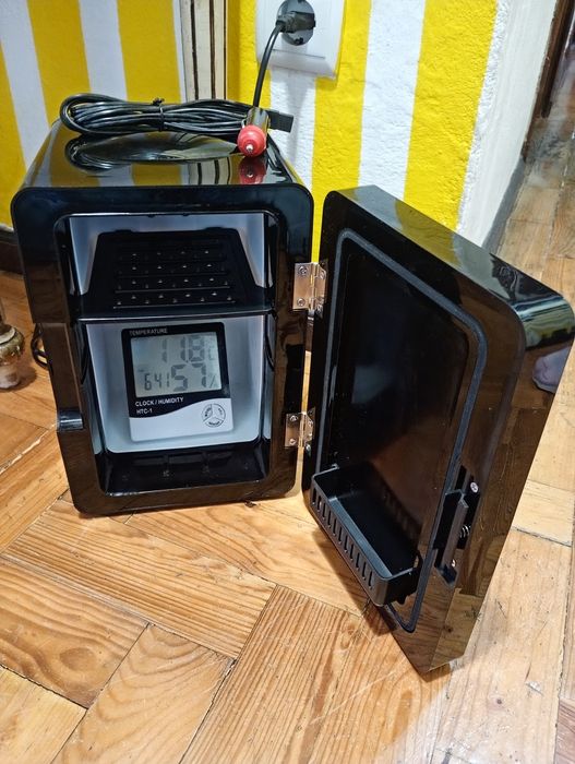 Mini frigorífico portátil com luz tátil (faz frio e quente)