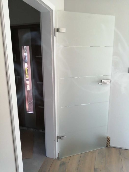 Sprzedaż drzwi wewnętrznych oraz montaż