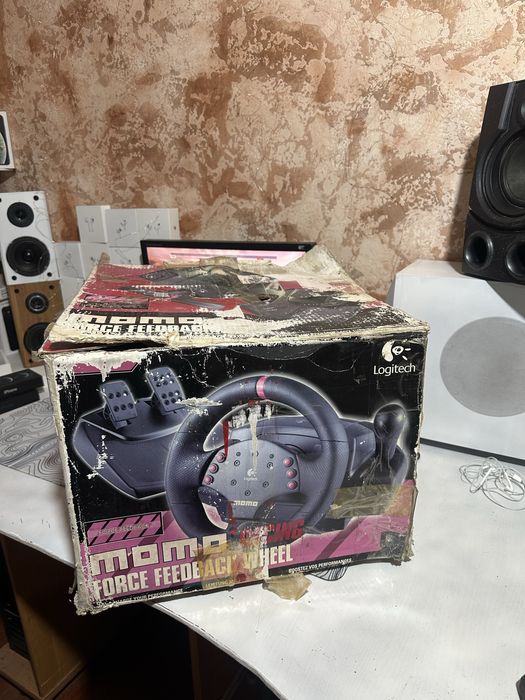 Продам Игровой Руль Logitech Momo Racing