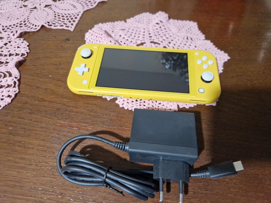 Nintendo Switch Lite Yellow