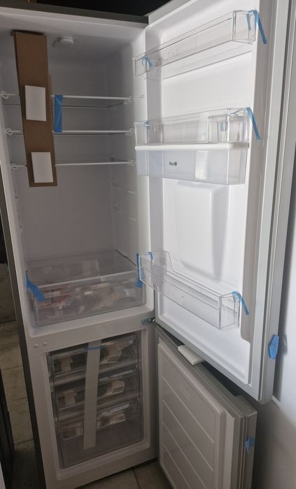Frigorífico combinado com dispensador de agua kunft  cinza