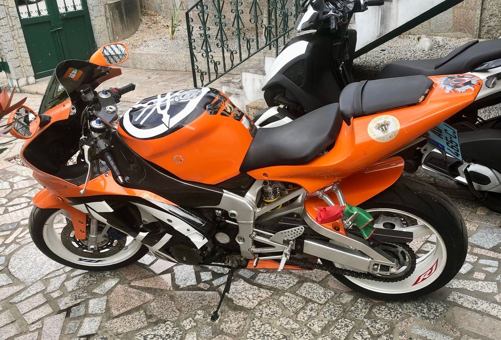 Yamaha R1 2001 – Bom estado geral – 4.300€