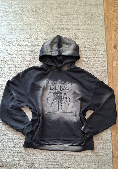 Bluza Cropp hoodie z motywem pająka