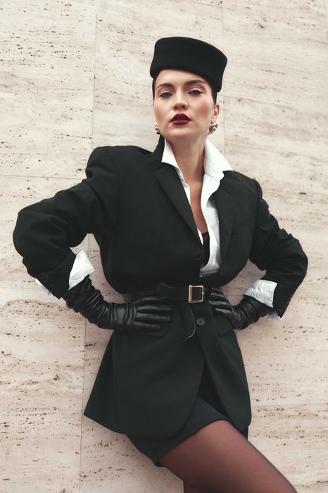 Капелюх таблетка з кгуглою тулією з вовни BELLE чорний