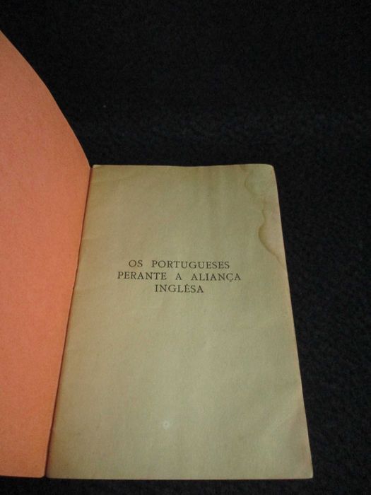 Livro Os Portugueses perante a Aliança Inglesa Bourbon e Meneses 1941