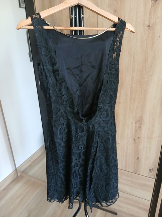 Czarna koronkowa sukienka Versace